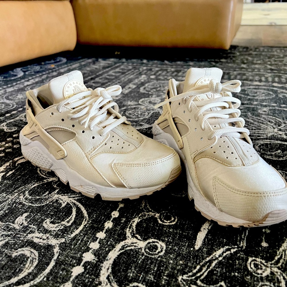 Nike huarache cream color size 7.5